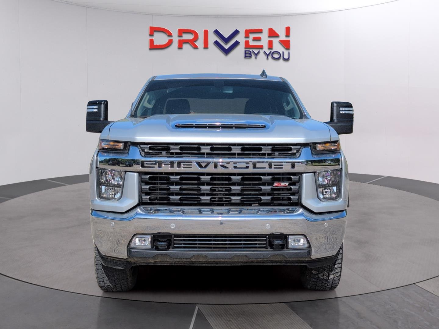 Used 2023 Silver Ice Metallic Chevrolet LT image 8