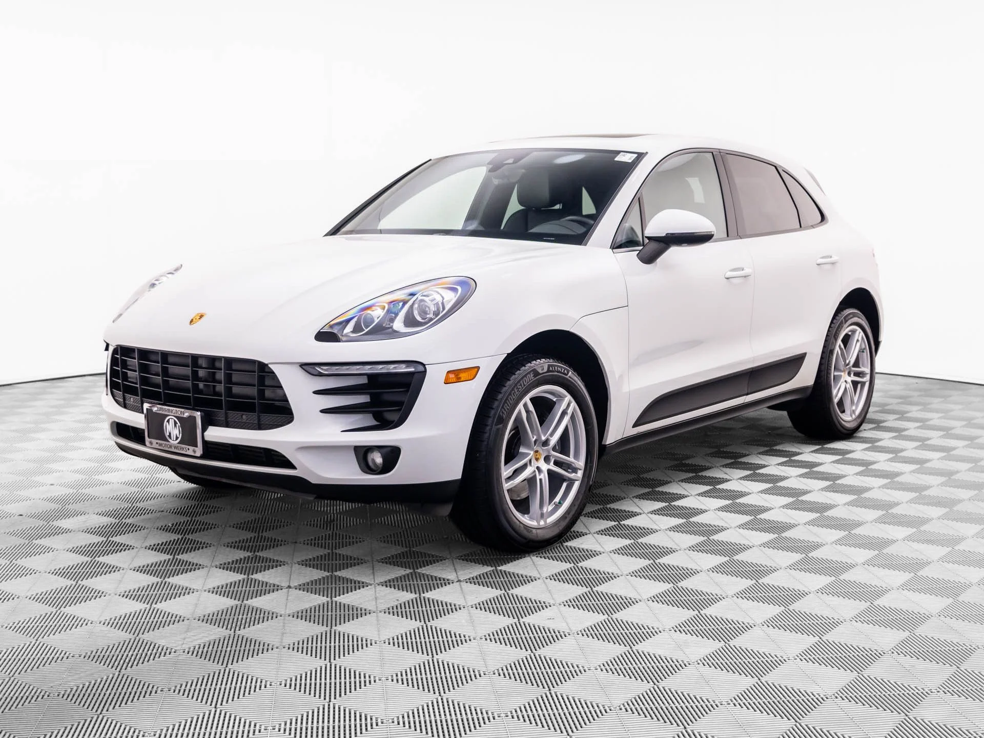 Used 2017  Porsche  image 1