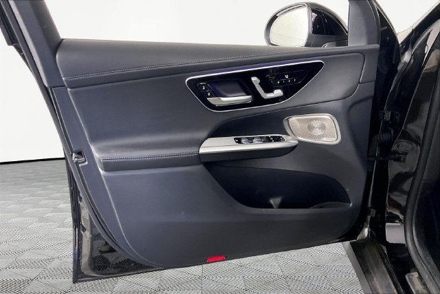 Used 2023  Mercedes-Benz GLC 300 image 13