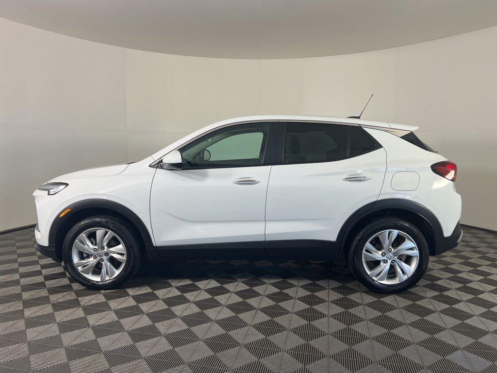 Used 2024 Summit White Buick Preferred image 25