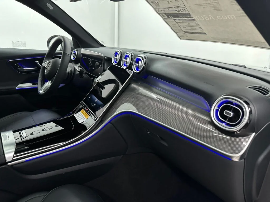 New 2027 White Mercedes-Benz GLC 300 image 25