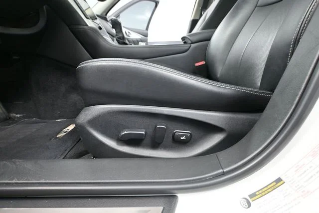 Certified Used 2024 White INFINITI LUXE image 16
