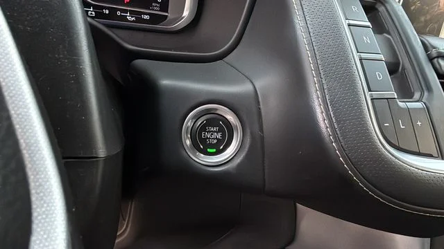 Used 2023 Silver GMC SLT image 29