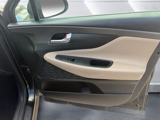 Used 2019 Black Hyundai SE image 15