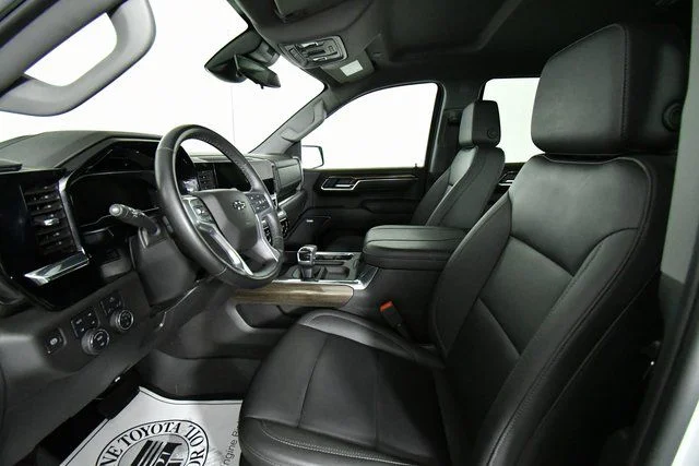 Used 2025 White Chevrolet LT Trail Boss image 5