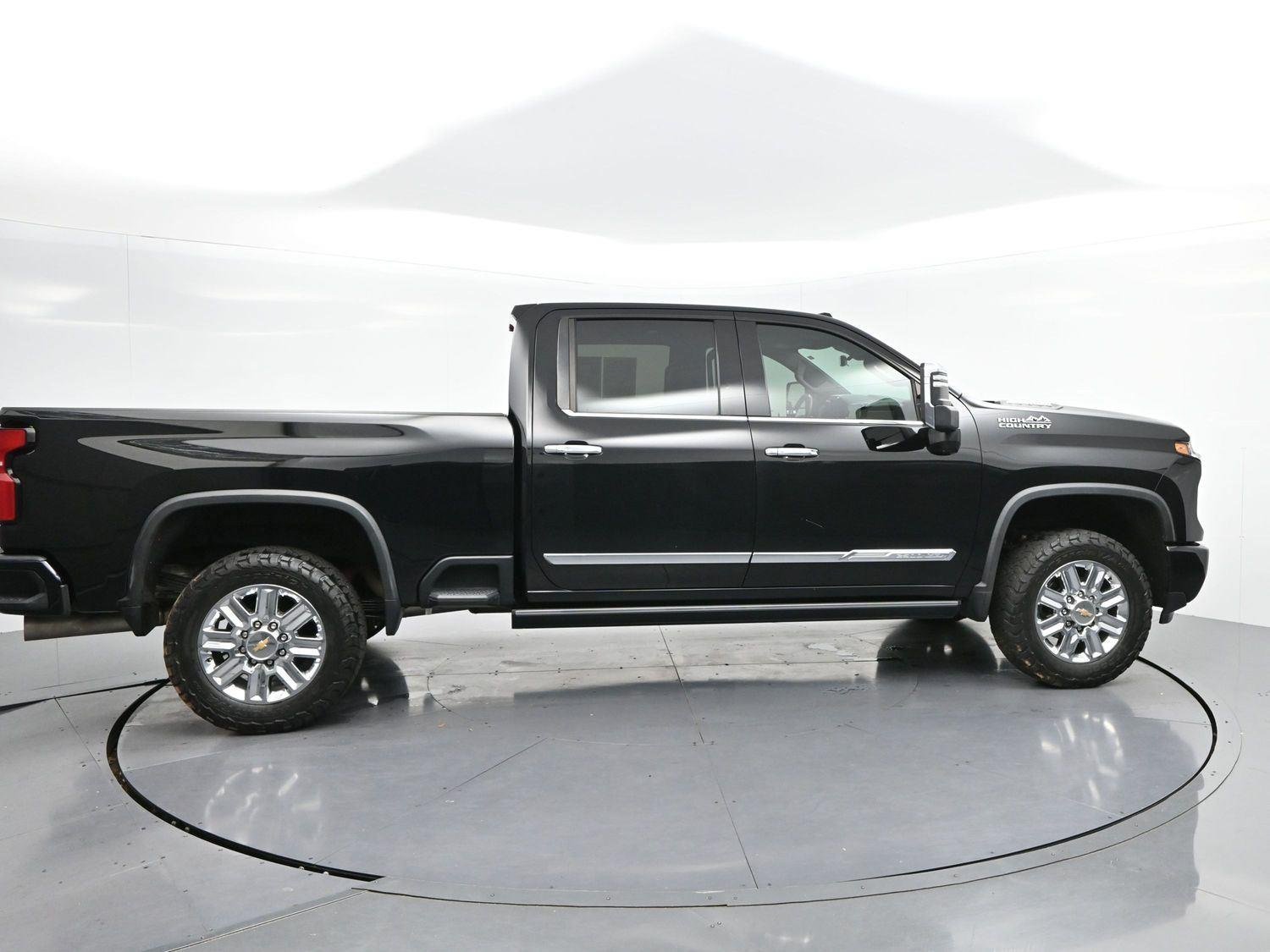 Used 2024 Black Chevrolet High Country image 8