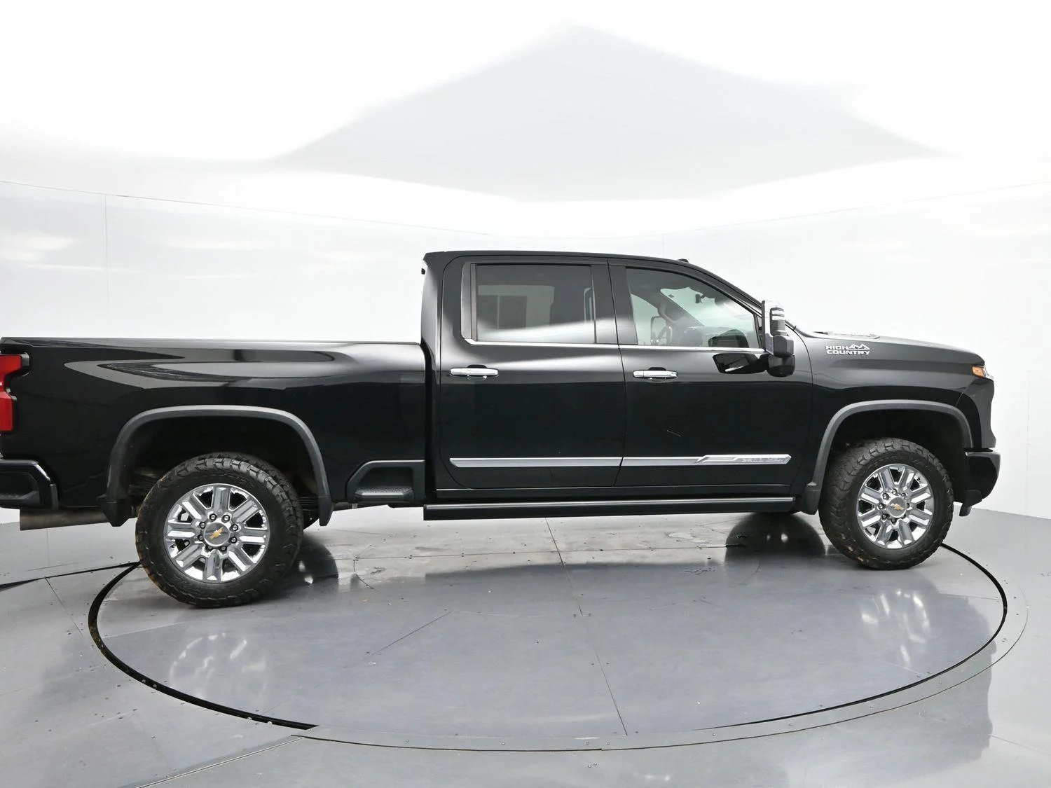 Used 2024 Black Chevrolet High Country image 8