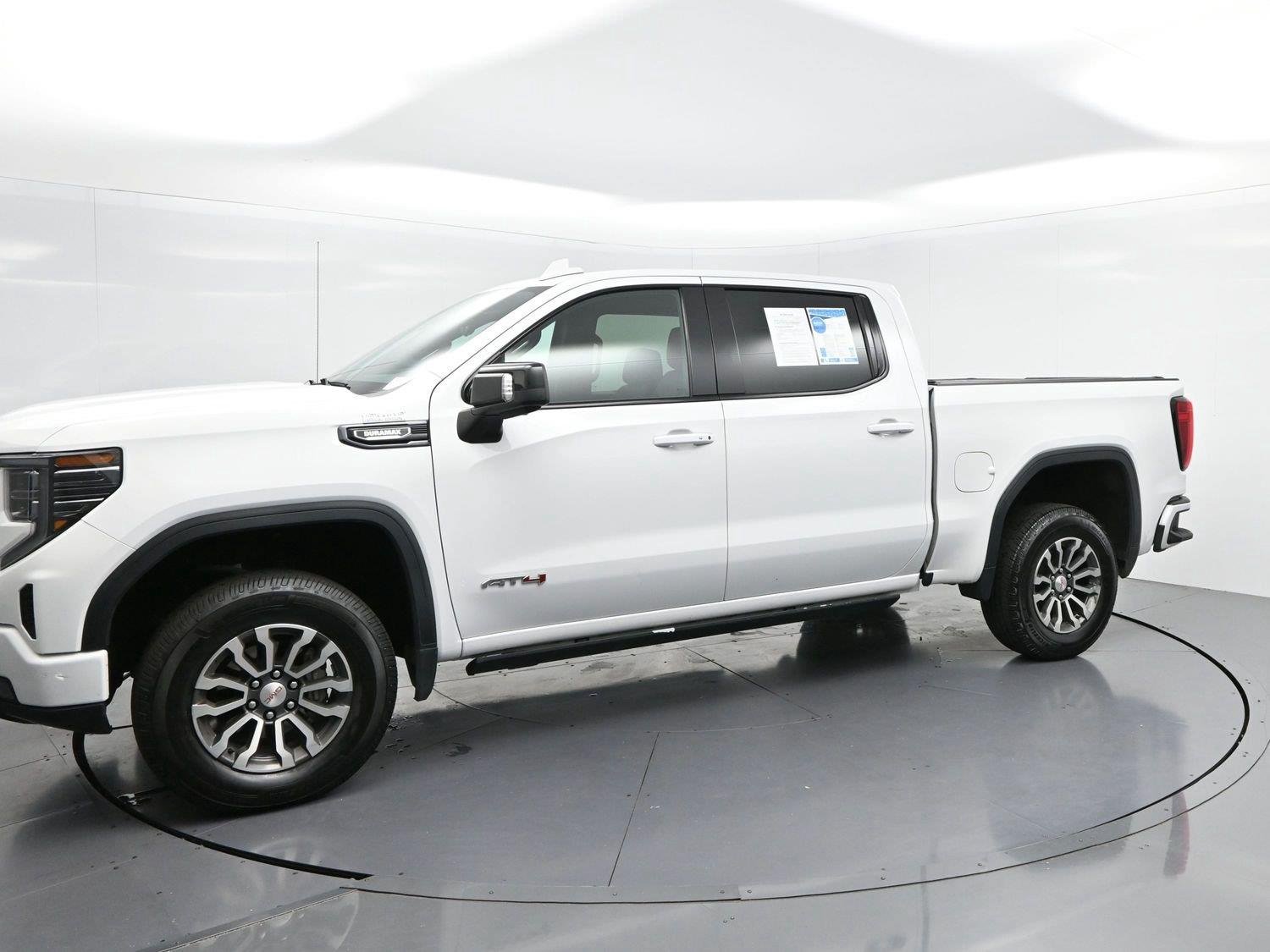 Used 2023 SUMMIT WHITE GMC AT4 image 4