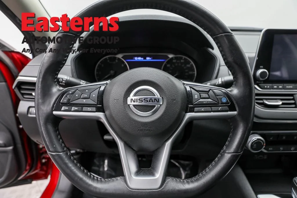 Used 2021 Red Nissan 2.5 SV image 10