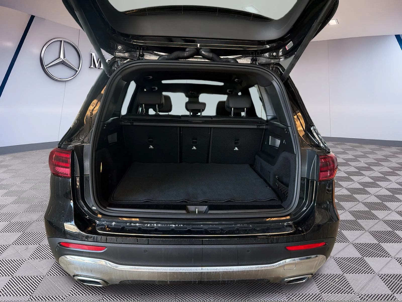 Certified Used 2025 Black Mercedes-Benz Glb 250 image 7