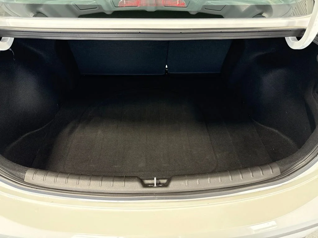 Used 2023 White Kia S image 10