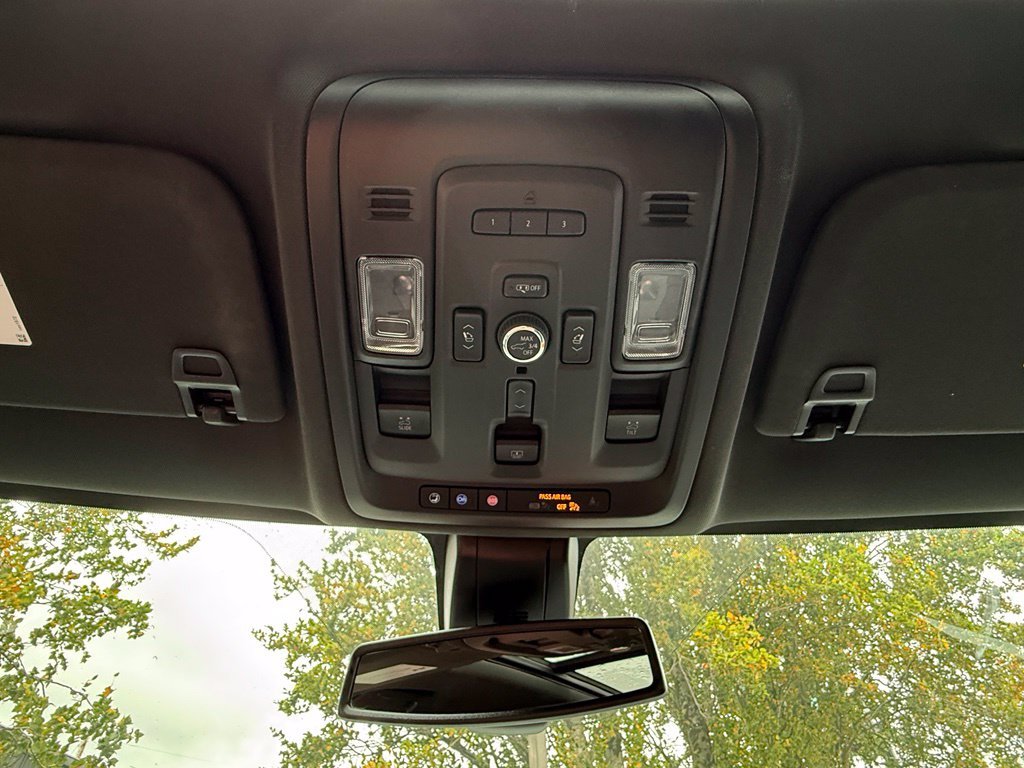 Used 2022  GMC SLT image 34