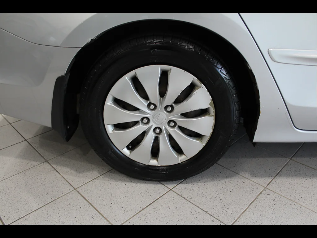 Used 2008 Alabaster Silver Metallic Honda LX image 11