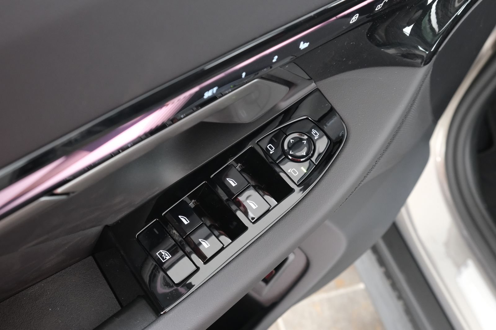 New 2027 Oxide Grey Metallic BMW 530i xDrive image 27