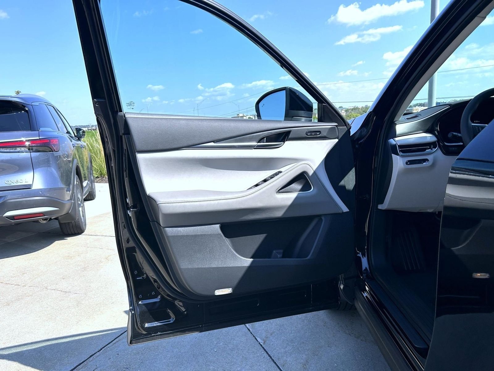 New 2027 MINERAL BLACK INFINITI Luxe AWD image 9