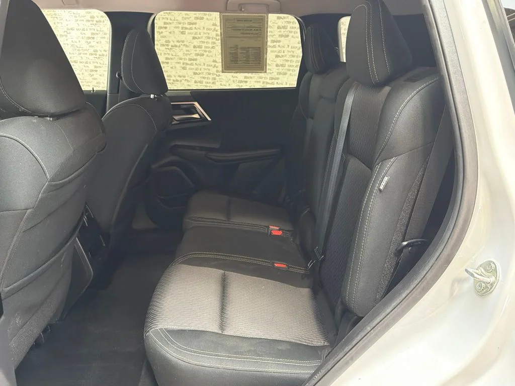 Used 2023 White Mitsubishi ES image 11