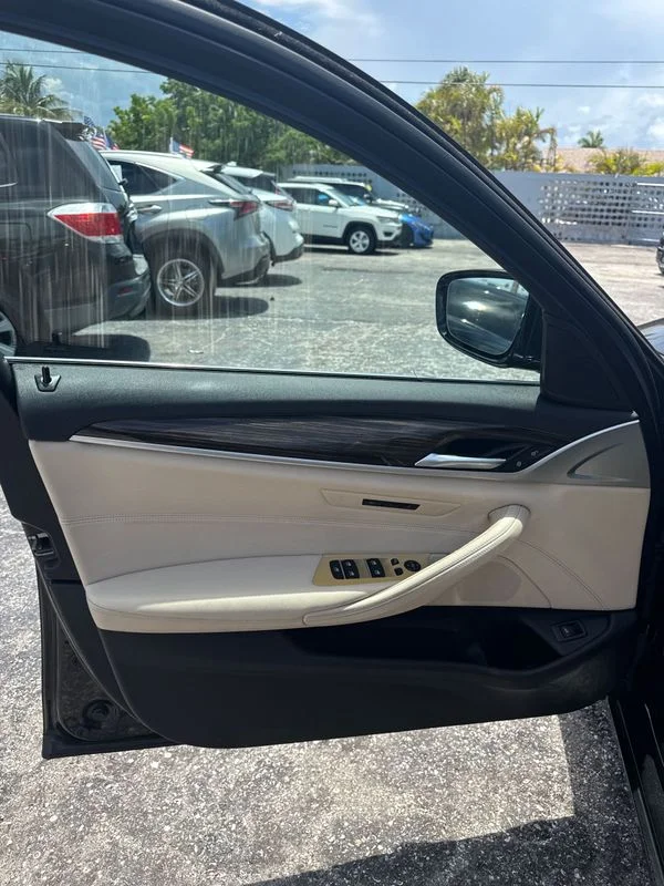 Used 2019 Black BMW xDrive image 15
