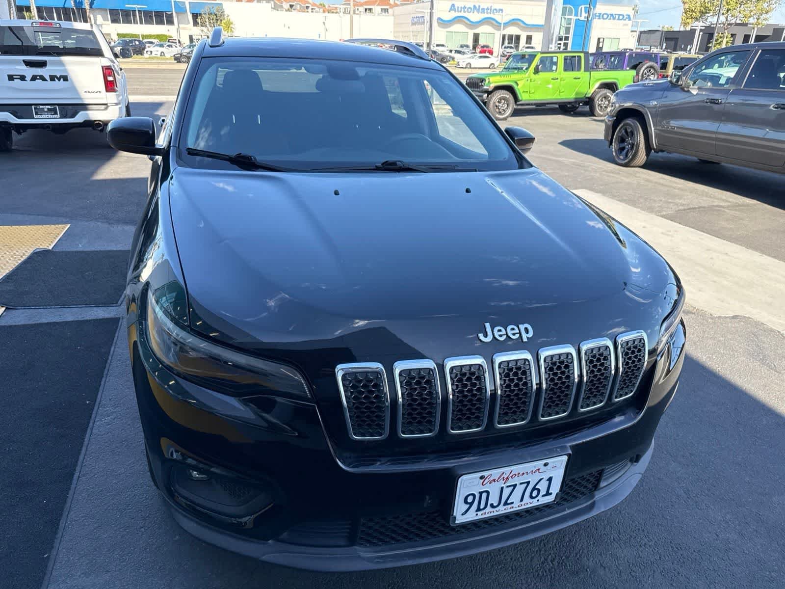 Used 2019 Diamond Black Crystal Pearlcoat Jeep Latitude image 5