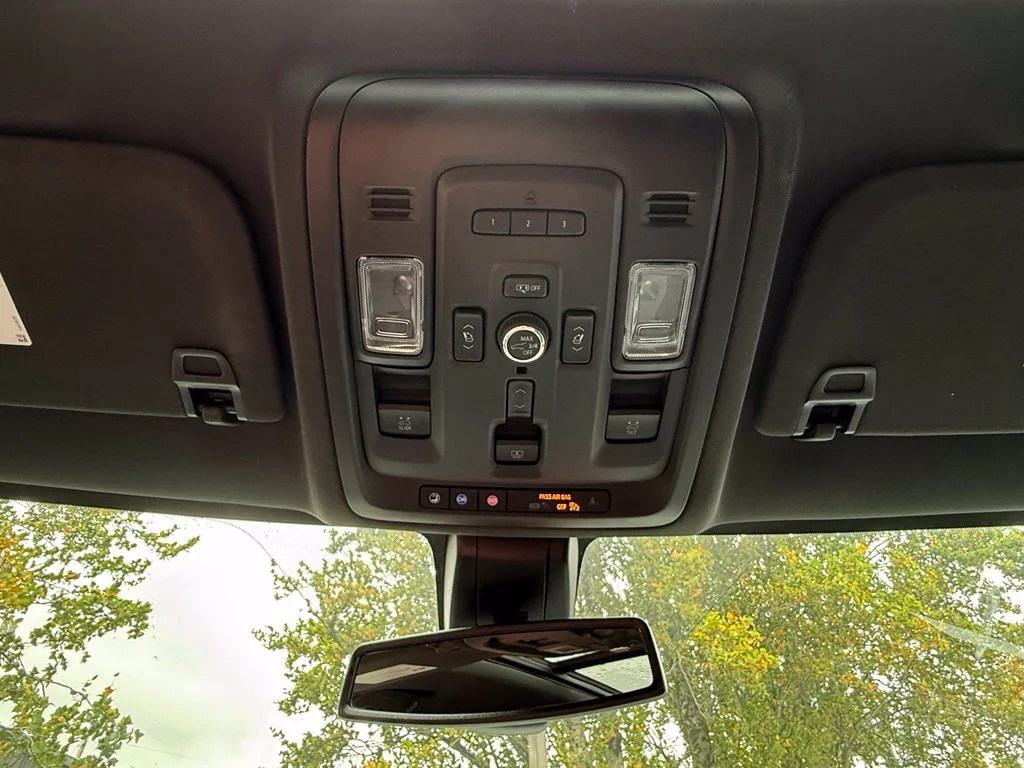 Used 2022 White GMC SLT image 34