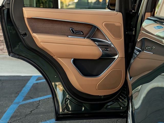 New 2026 Belgravia Green Land Rover SE image 24