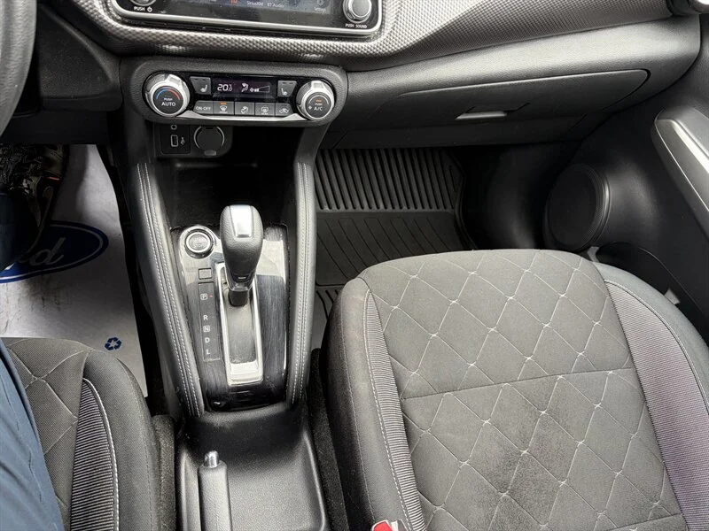 Used 2020 Blue Nissan SV image 9