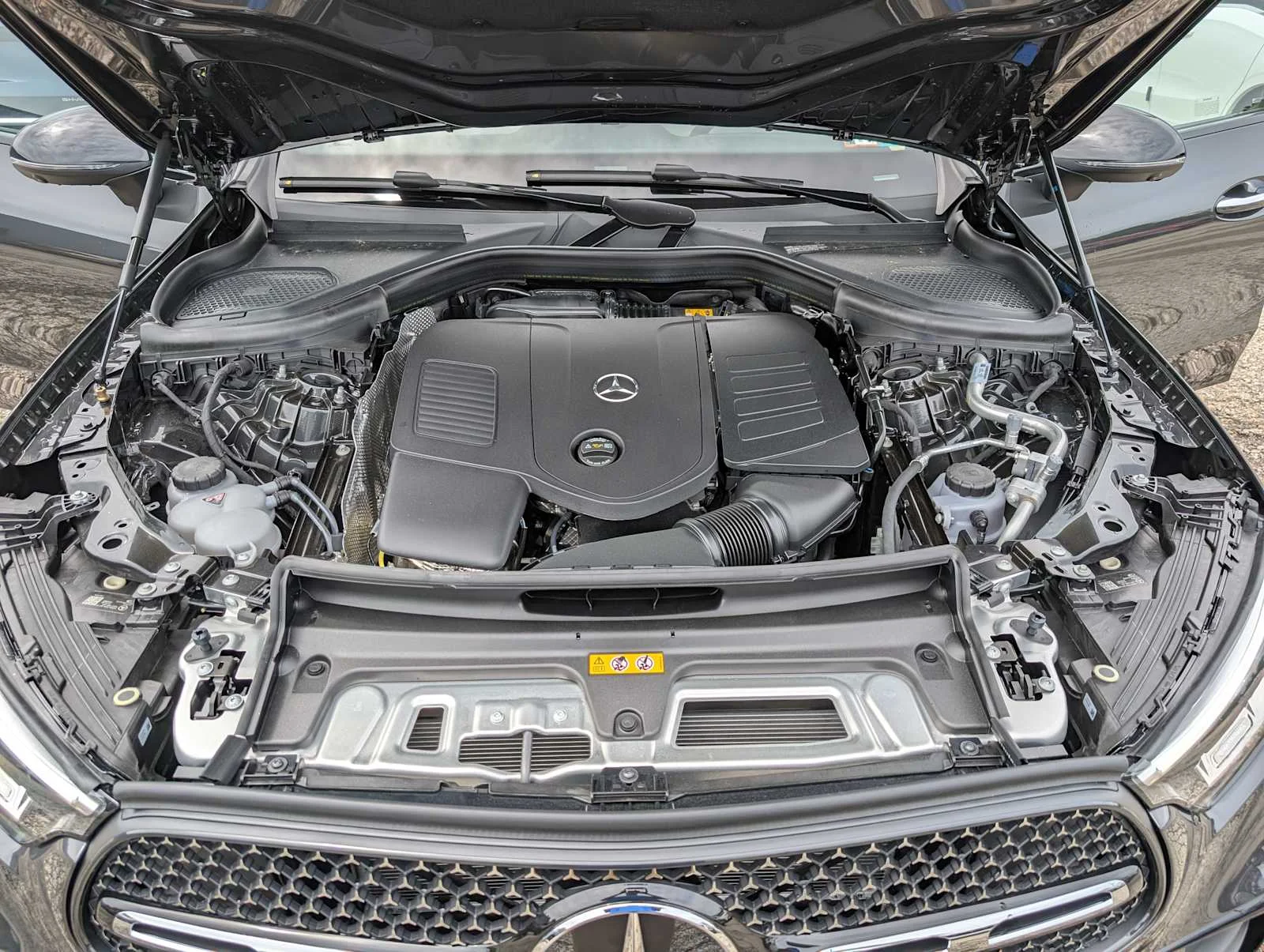 Used 2026 Graphite Grey Metallic Mercedes-Benz GLC 300 image 11