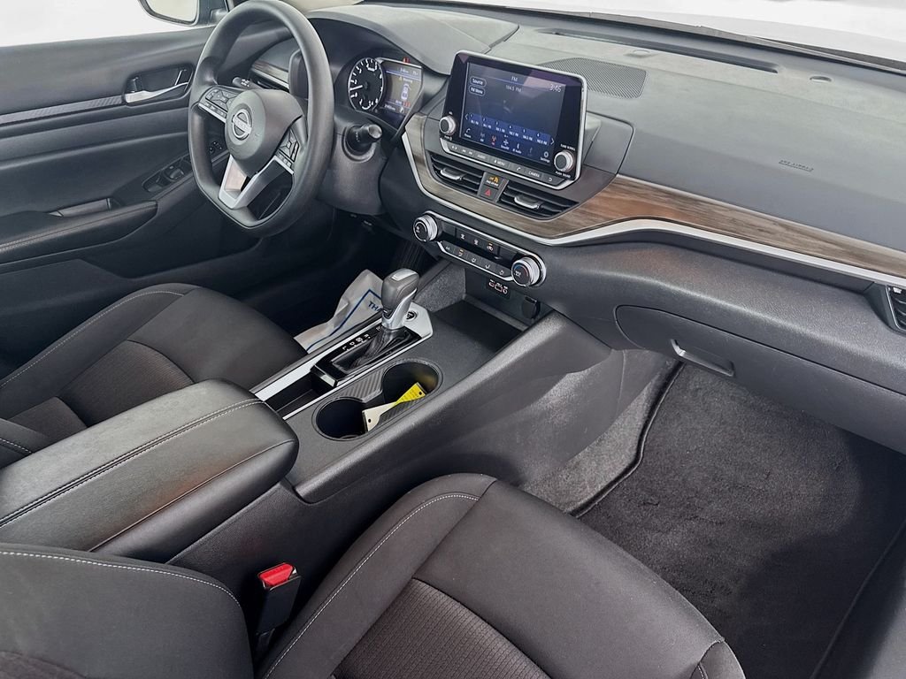 Used 2025 Super Black Clearcoat Nissan 2.5 SV image 33
