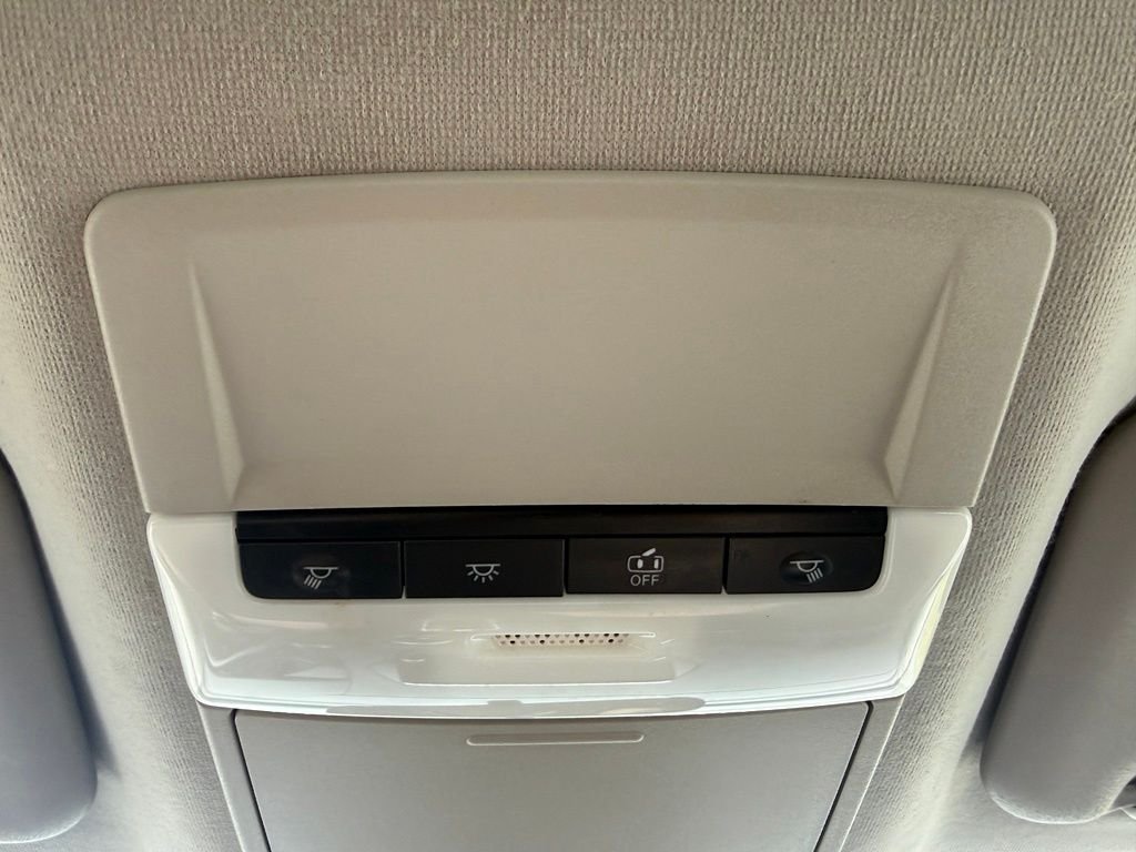 Used 2021 White Nissan SR image 32