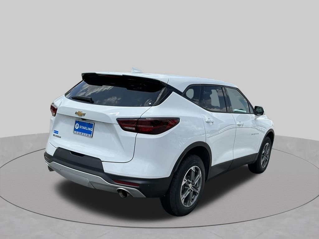 Used 2025 White Chevrolet LT image 7