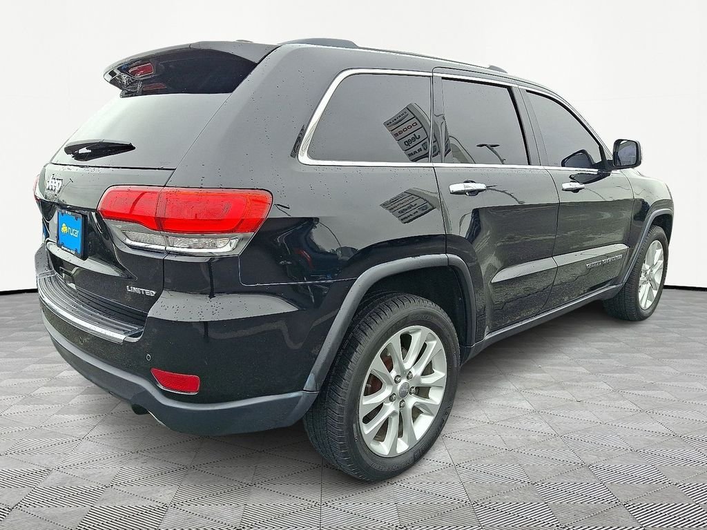 Used 2017 Diamond Black Crystal Pearlcoat Jeep Limited image 7