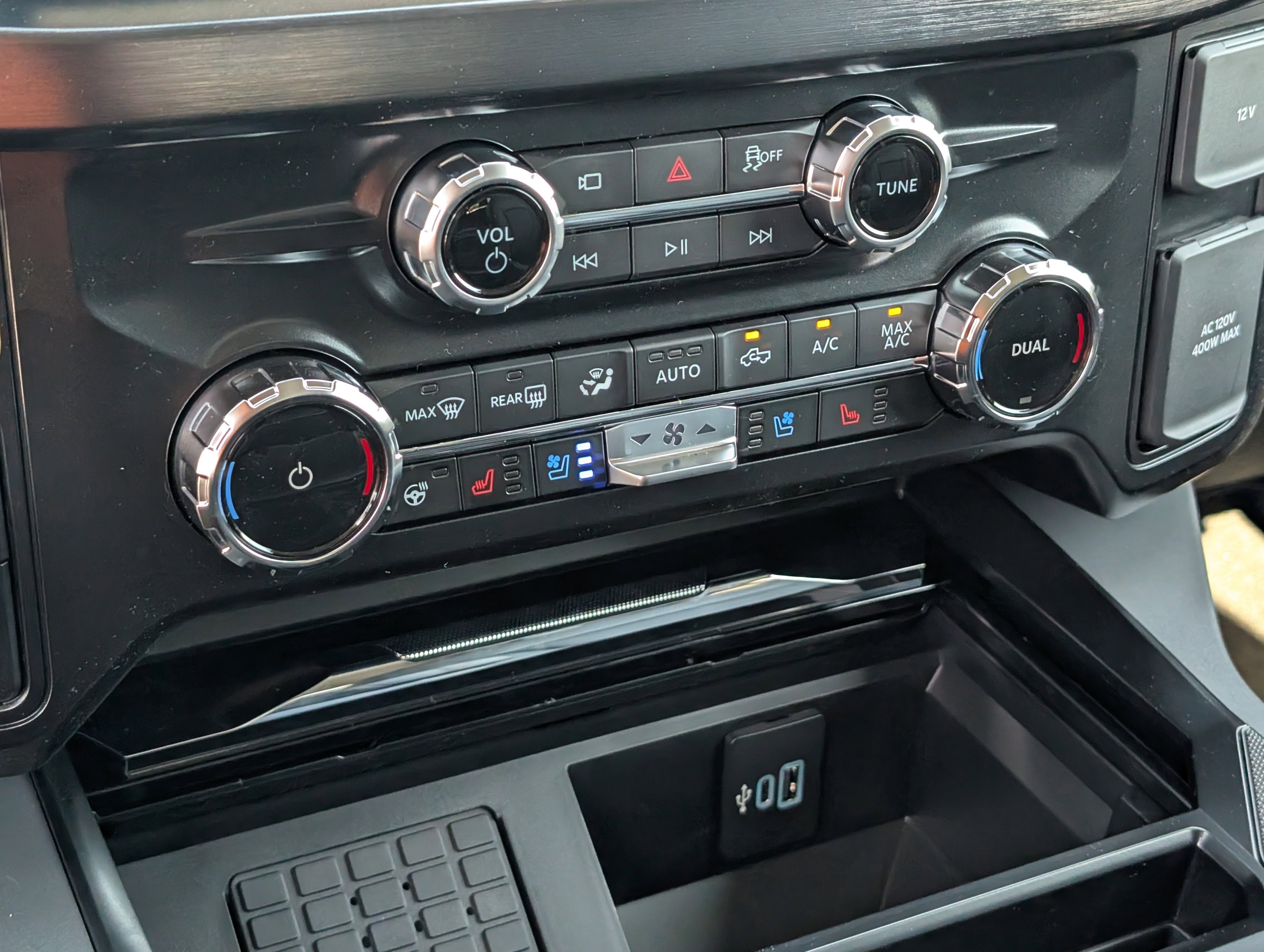 New 2026 Oxford White FORD F-350® Lariat® image 30