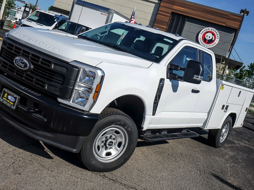 New 2026 Oxford White Ford XL image 3