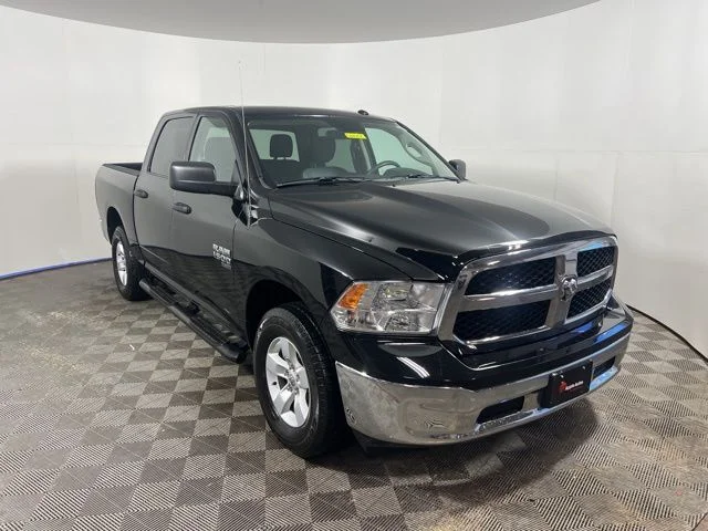 2022 RAM 1500 Classic SLT 4x4 Crew Cab 5'7's photo