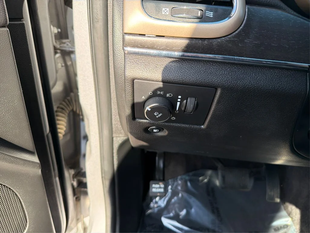 Used 2017 Billet Silver Metallic Clearcoat Jeep Limited image 19