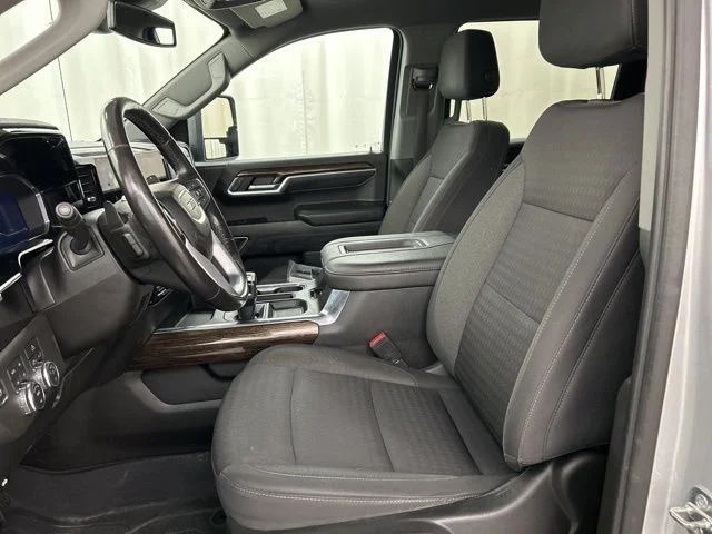 Used 2022 Silver GMC Elevation image 6