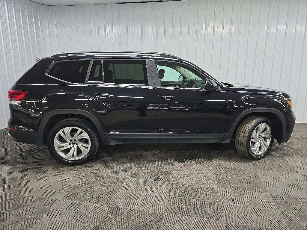 Used 2023 Black Volkswagen 3.6L V6 SE w/Technology image 2