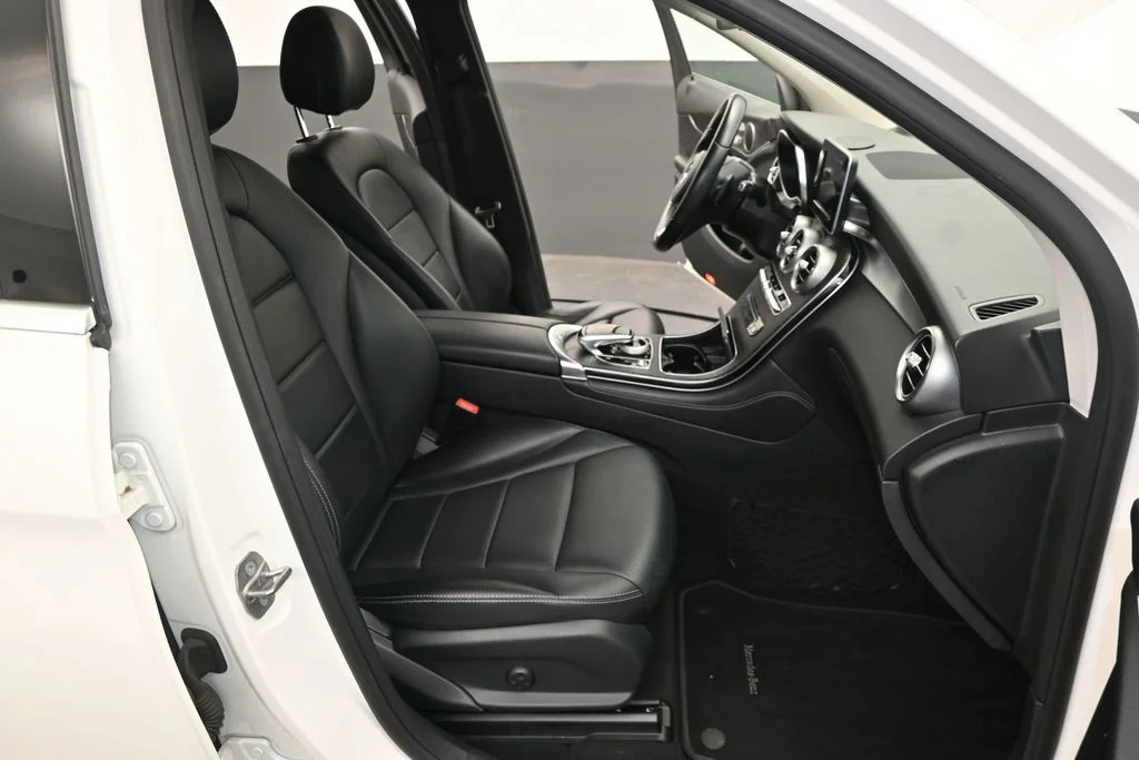 Used 2016  Mercedes-Benz GLC 300 image 23