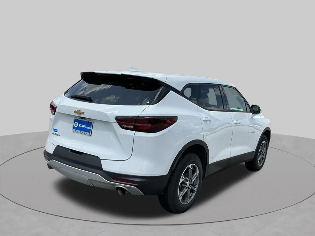 Used 2025 White Chevrolet LT image 7