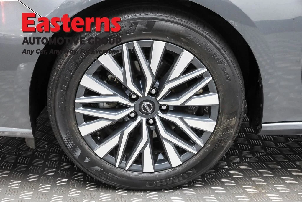 Used 2024 Gray Nissan 2.5 SV image 31