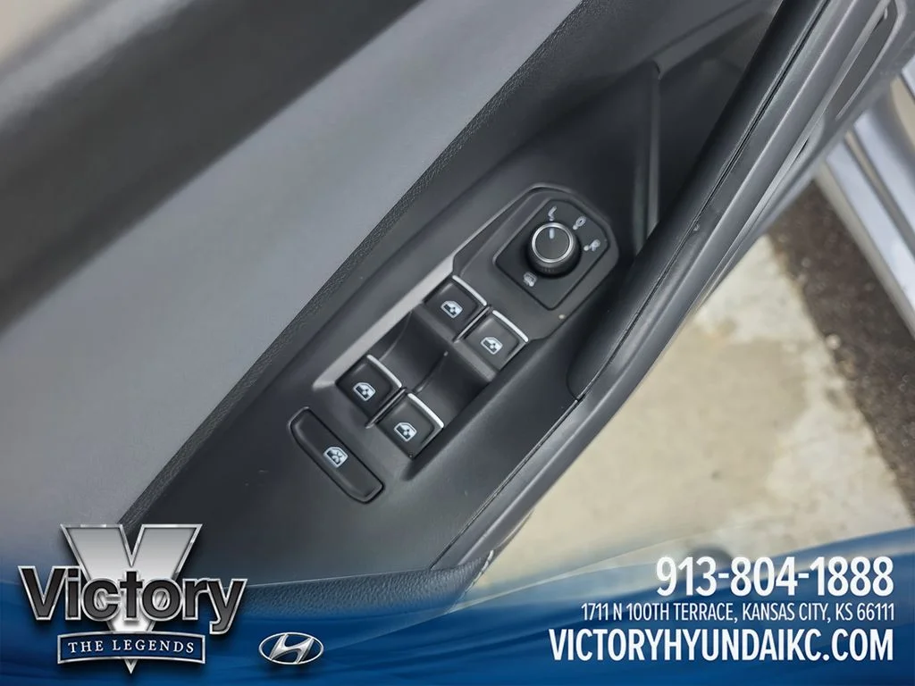 Used 2025  Volkswagen 1.5T SE image 11