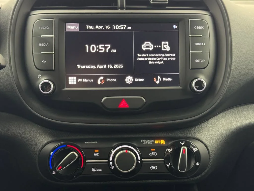 Used 2025 Orange Kia  image 21