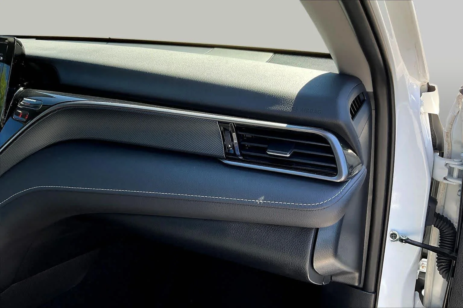 Used 2024 Ice Cap Toyota SE image 18