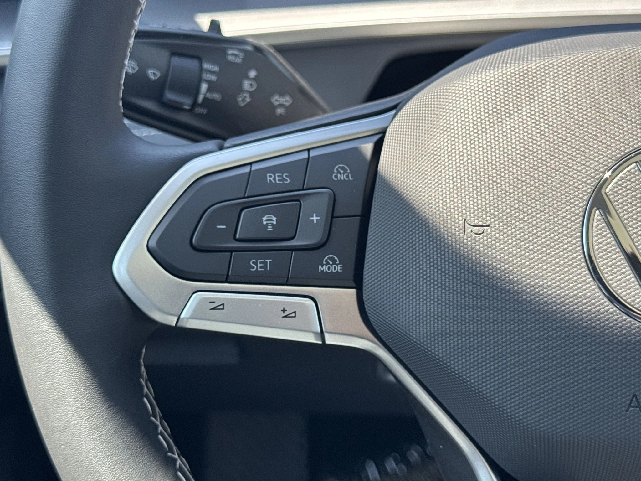New 2026 Deep Black Pearl Volkswagen SE image 18