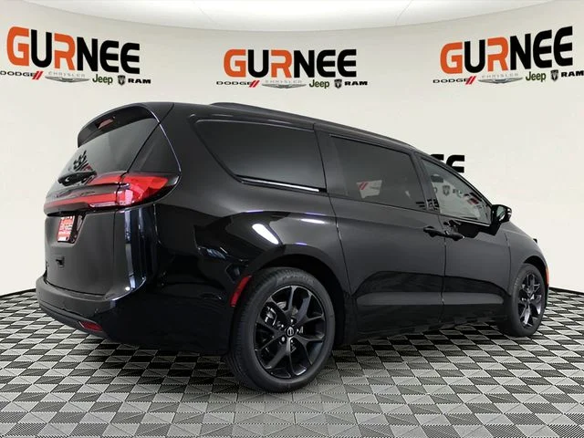 New 2026 Diamond Black Crystal Pearl-Coat Exterior Paint Chrysler Select image 23