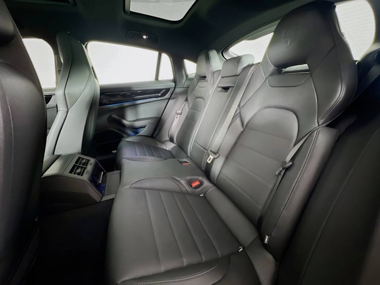 2026 Porsche Panamera 4 E-Hybrid - Photo 24