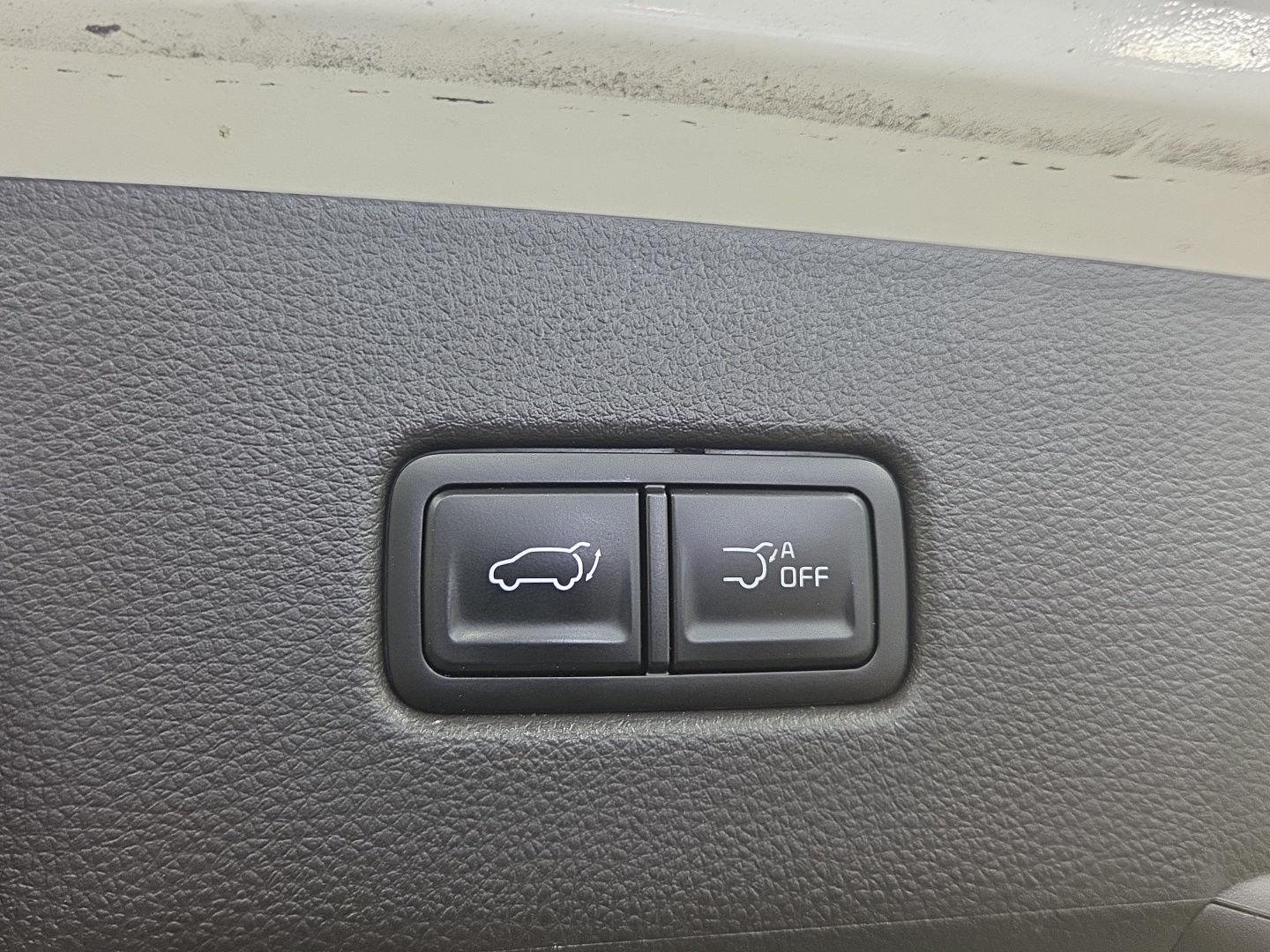 Used 2025 Snow White Pearl Kia EX image 29