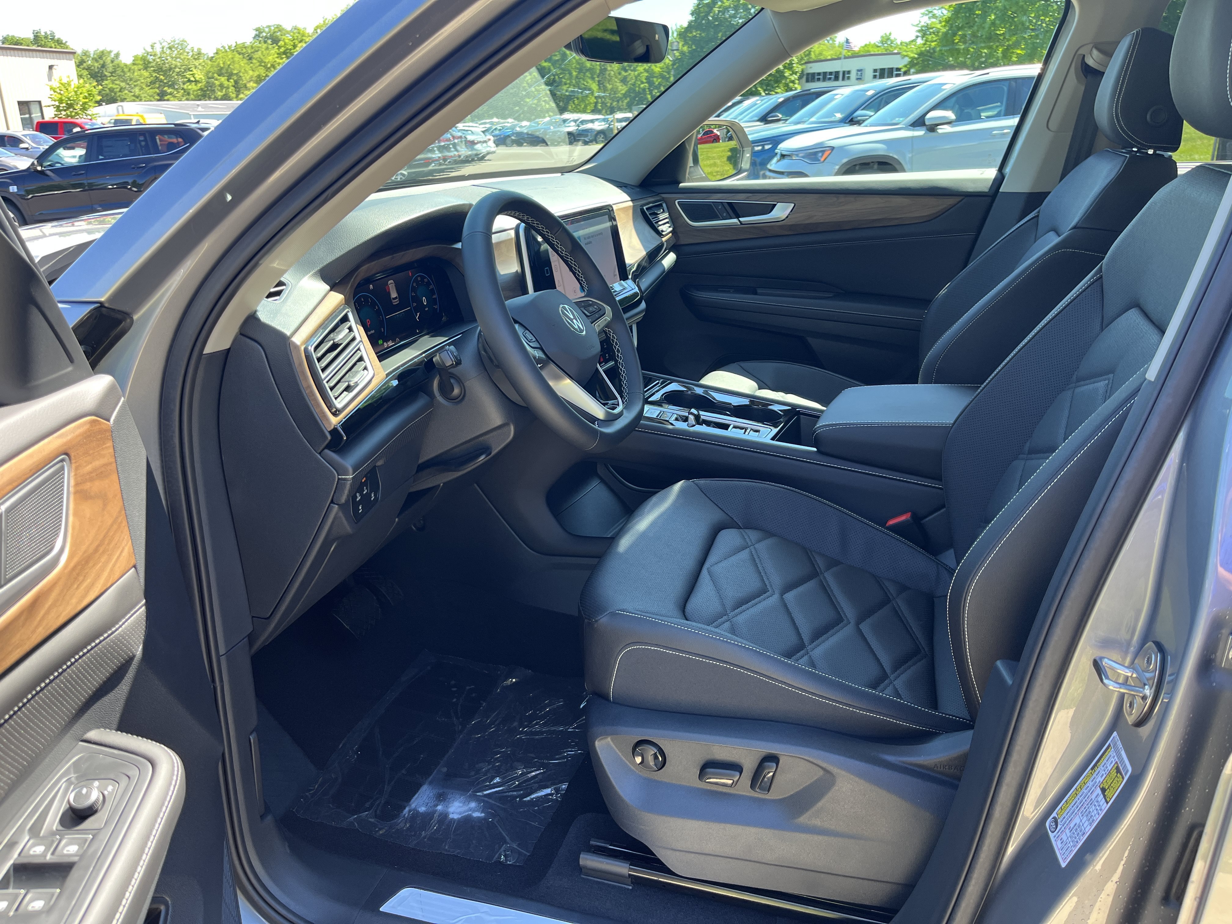New 2026 Silver Mist Metallic Volkswagen 2.0T SE w/Technology image 20