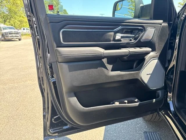 New 2026 Diamond Black Crystal Pearl-Coat Exterior Paint RAM Laramie image 15