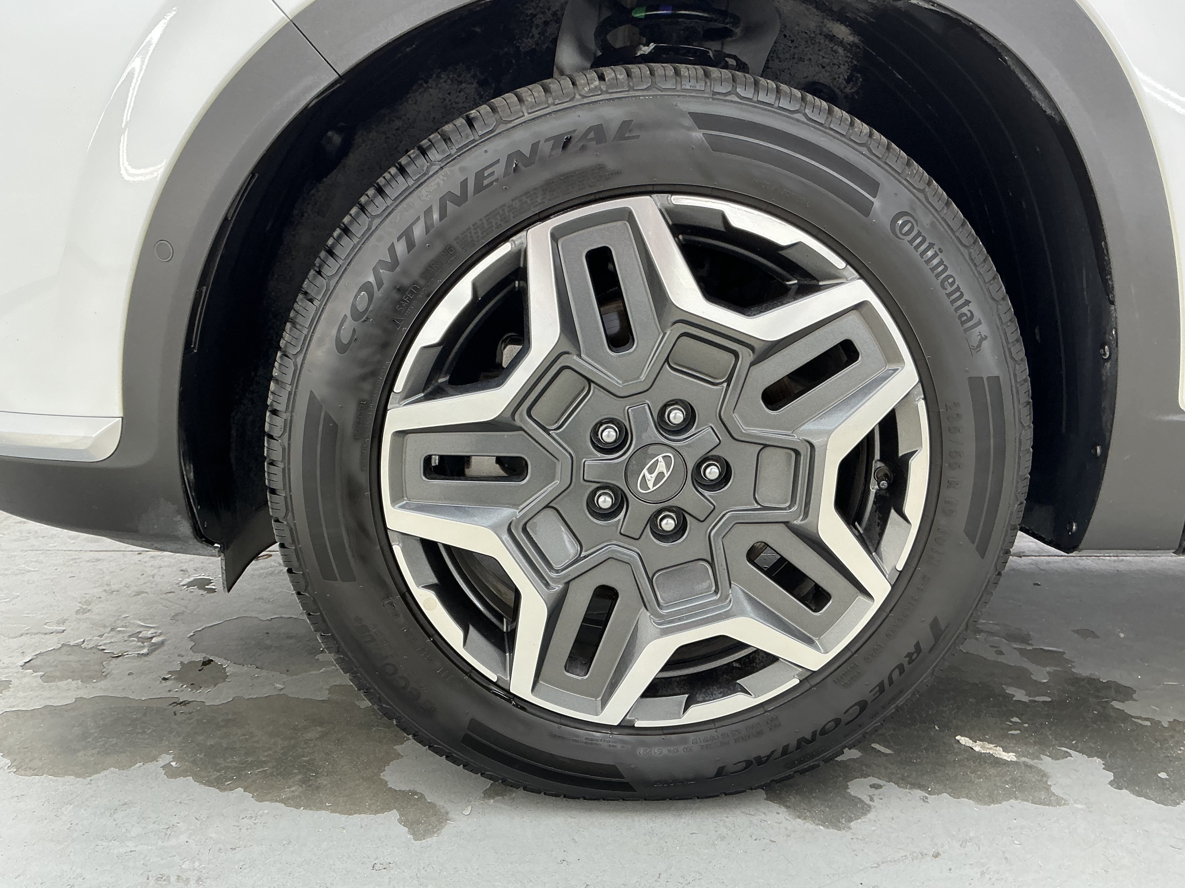 Used 2021 Quartz White Hyundai Limited image 18