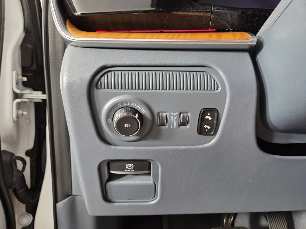 Used 2023 Bright White Clearcoat Jeep Series III image 23